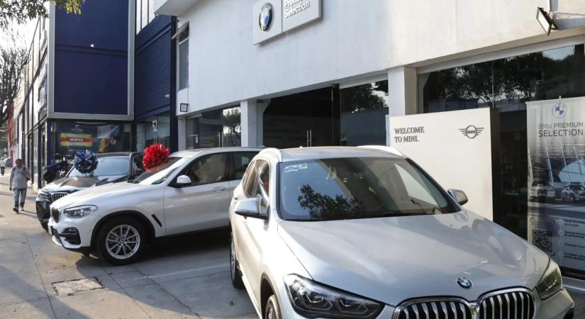 Beperelték a BMW-t és a Mercedest, hogy ne árulhassanak hagyományos motorú autókat, de a bíróság ezt elutasította