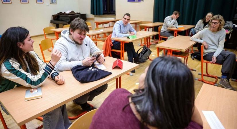 Felvételi pánik? Van még egy utolsó mentőöv a diákoknak, szülőknek, de fontos a határidő!