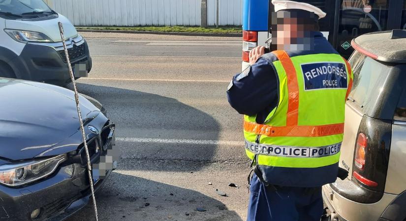 Hármas karambol történt Nyíregyházán (fotókkal)