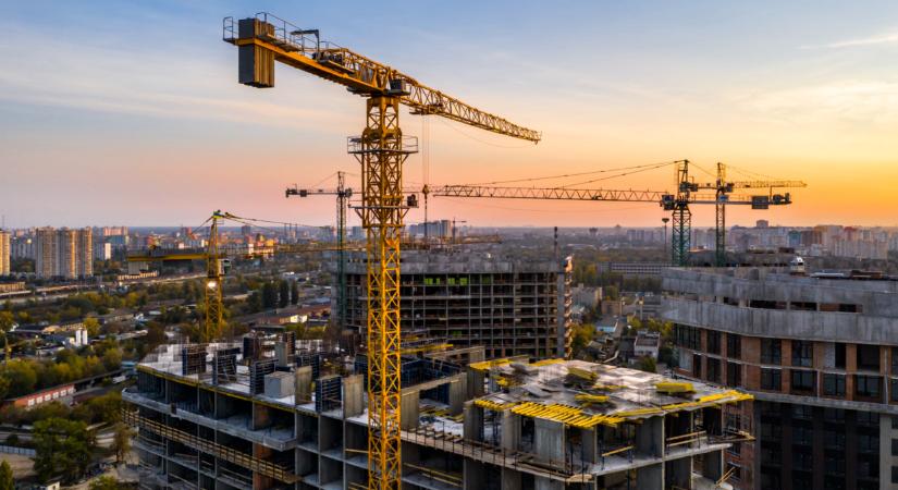 Fájó titok derült ki a hazai építőiparról: elképesztő pénzek vándorolnak ki Magyarországról, de már körvonalazódik a kiút