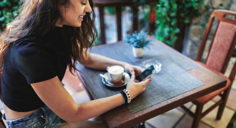 Lájkoljuk a múltat, mert a jelen egyszerűen túl sok – és ez nálam sincs másképp