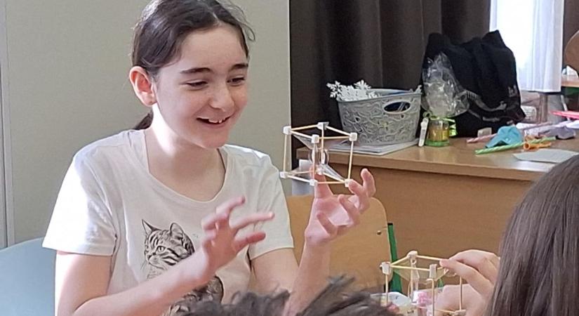 Mintha a NASA-ban lennénk! Tudományos nyomozók lettek a diákok – ilyen suli kéne mindenkinek (galéria)