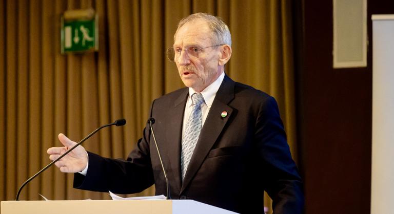 A szolgálat halottjává nyilvánították és posztumusz rendfokozattal tüntették ki a járőrt, akit elütöttek a 8-as főúton