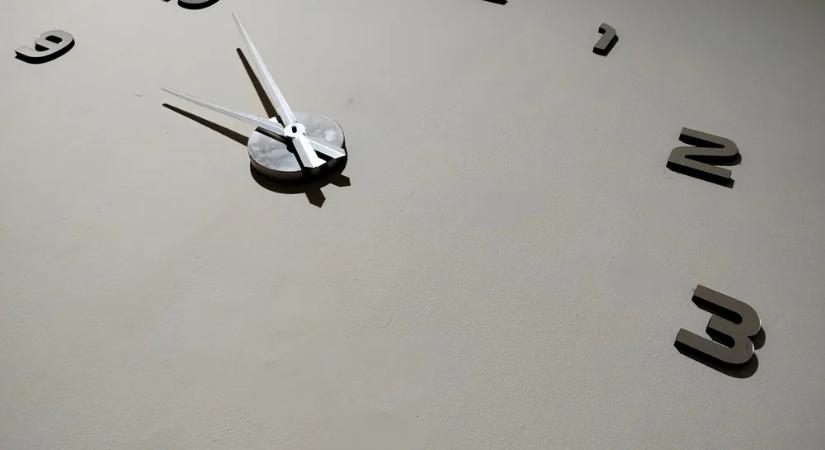 Visszatér a Heti Hetes, újabb kémvádak az EU-ban, és jön az óraátállítás