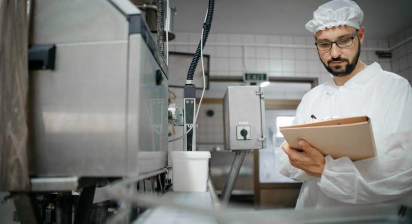 Gyomorforgató állapotokat talált a hatóság egy magyar üzletben: ez a döbbenetes látvány fogadta őket