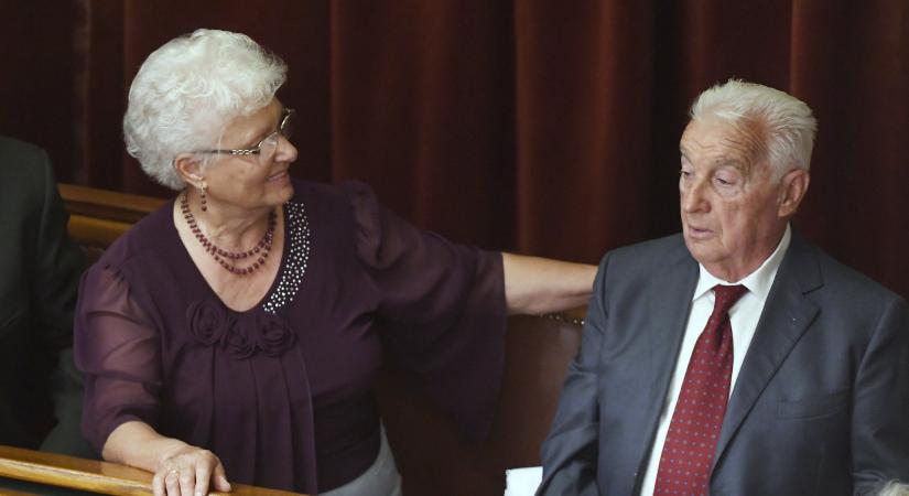 444: Orbánék gánti bányájából szállítják a követ az M1-es autópálya bővítéséhez