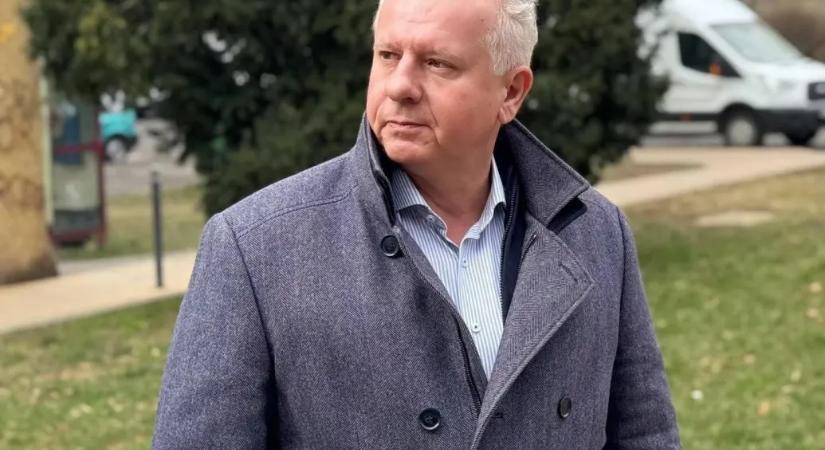 Pécsnek is elege lett, kitiltják a városból a gyűlöletkeltő plakátokat