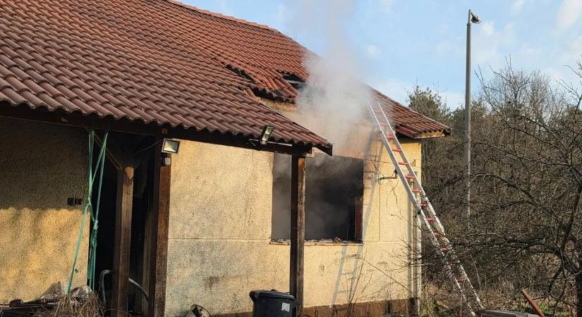 Megdöbbentő felfedezés a halálos tűz helyszínén – ezt találták a házban (fotók)