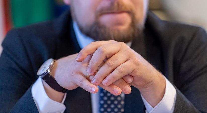 A győri polgármester szerint a városát akarják felhasználni „kampányfordító esemény helyszíneként”