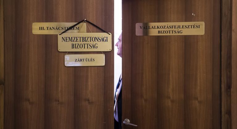 Orbán Viktor elégtételt ígért a lehallgatás miatt, zárt ülésen tárgyal a nemzetbiztonsági bizottság