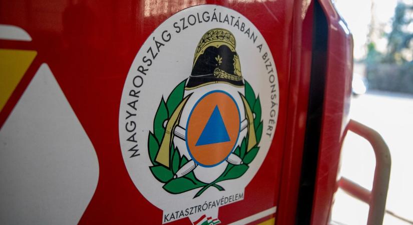 Összetört autók és olajfolt Cserépfaluban