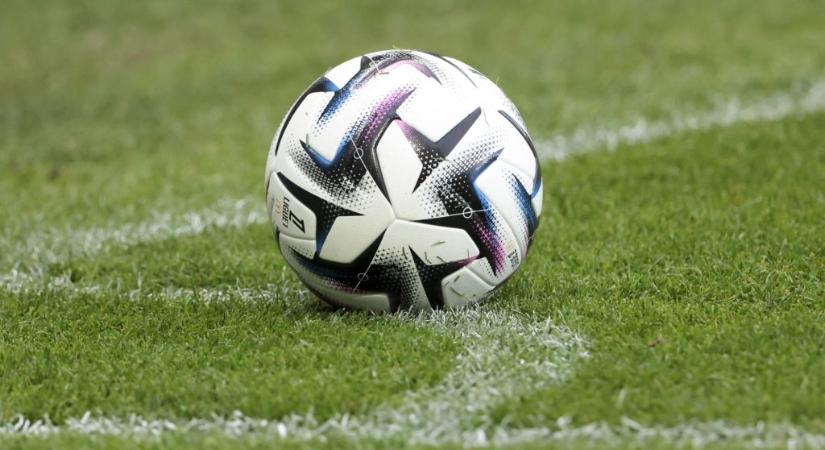 „Ment az adok-kapok rendesen, néhol a fű is begyulladt” – csigolyatöréssel zárult a Borsod vármegyei focimeccs