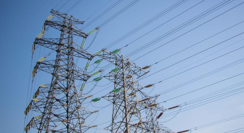 Lecsaptak az oroszok, elzártak az áramtól egy teljes országot, Zelenszkijnek még nem volt elég baja