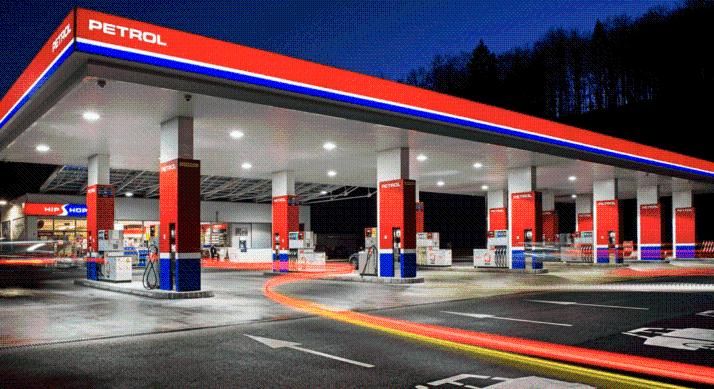 Drágul az üzemanyag Szlovéniában – A magyar kutakon is érezhető lehet a döntés?