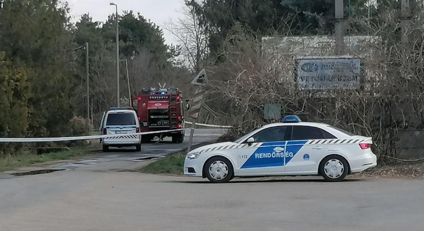 Borzasztó: rendőrautó és fehér szalag a hevesi falu Fő útján, kiderült, ki halt meg korán reggel