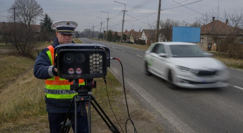 50 helyett 112-vel száguldott lakott területen, komoly bírságra számíthat a gyorshajtó