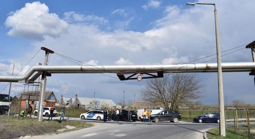 Elképesztő paksi baleset: hetekre le kellett zárni a forgalmas útszakaszt – Íme a részletek