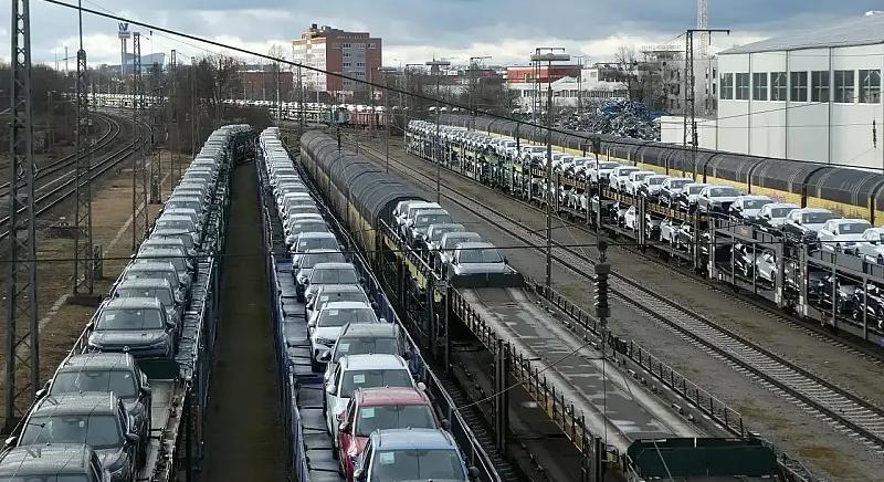 Már a benzinesek nyakán az elektromos autók az EU-ban