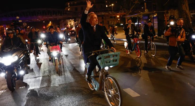 Le Penék erősödtek, a balközép megtartotta Párizst, Macron viszont nem soknak örülhet