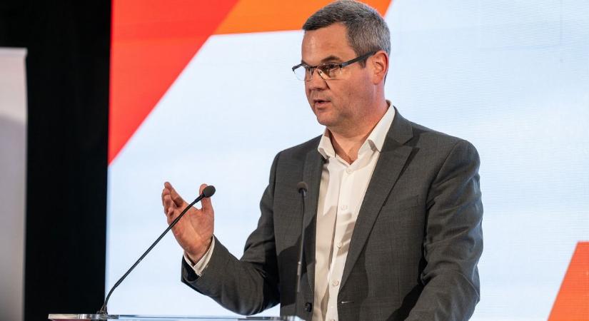 Takács Péter: milliárdok érkeznek Pápára