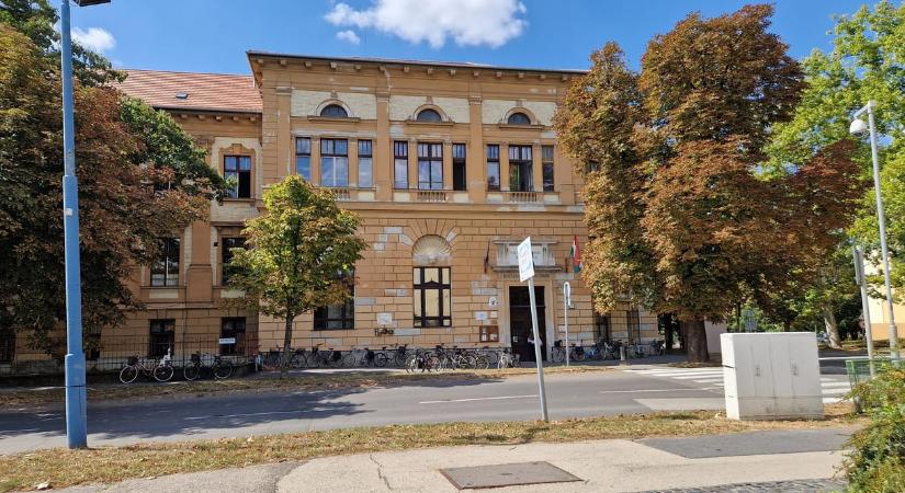 Mélyponton a felvételizők száma: így épül le a híres szentesi gimnázium