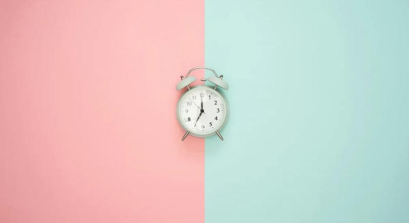 Óraátállítás 2026: így vészelheted át a meteogyógyász szerint