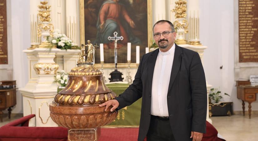 A rohanó világban megállni – Csorba János lelkész húsvéti üzenete