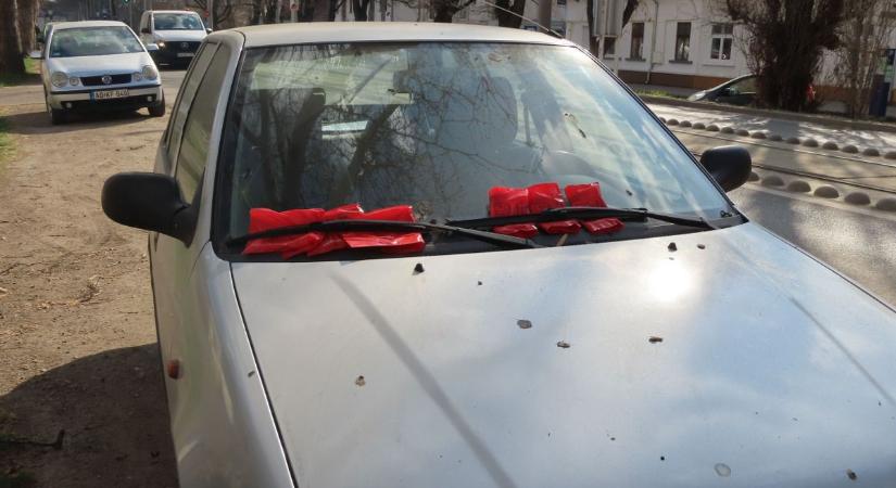 Napok óta ott áll – egyre több büntetést kap a rejtélyes vásárhelyi autó