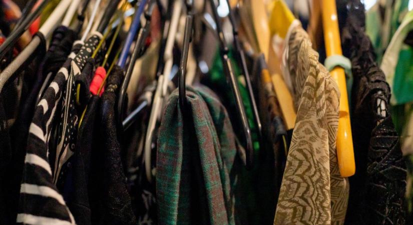 Régi ruhák, új történetek – Tavaszi ruhacsere és workshopok a METU-n