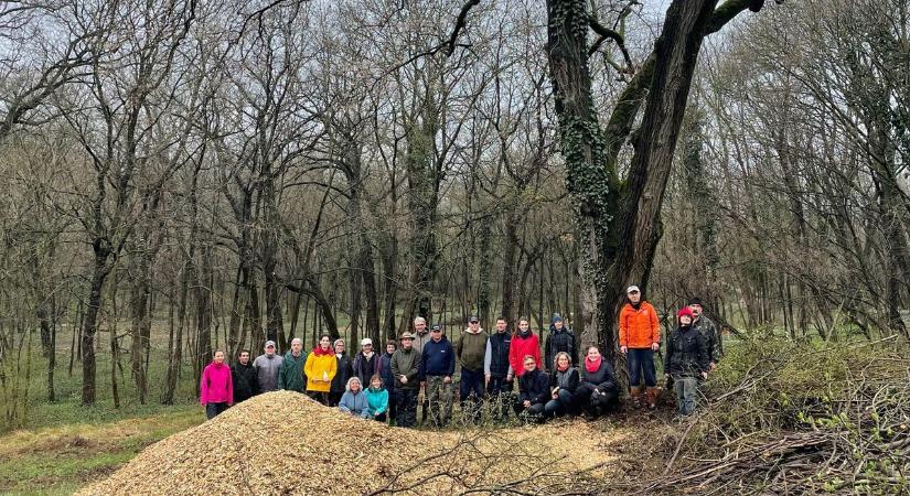 Ne kertelj, csatlakozz! - Kertmegújító önkéntes napot tartanak az iszkaszentgyörgyi kastély parkjában
