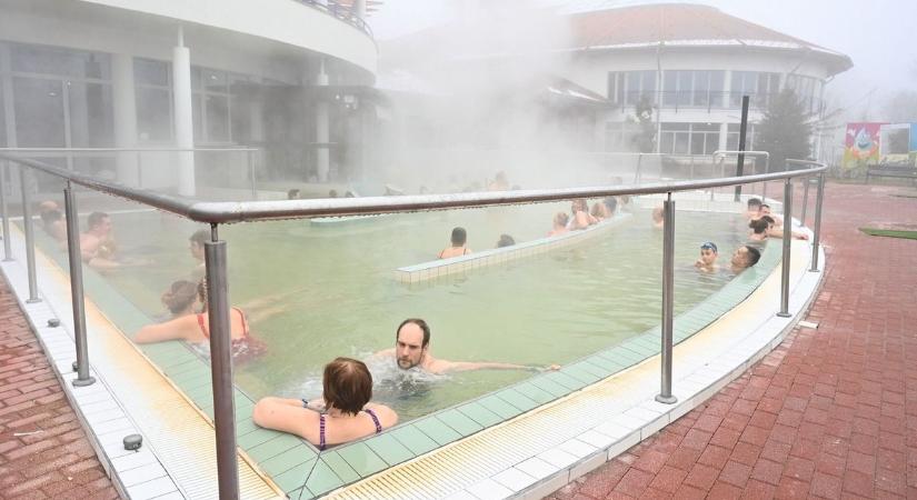 Csak ennyibe kerül? Ezen a napon kedvezményes áron mehetnek be az Aquarius Élményfürdőbe a nyugdíjasok