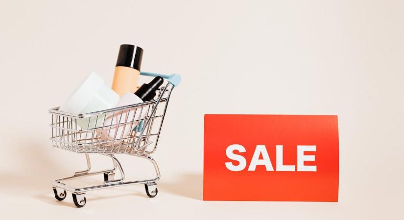 Kamu webáruházak lepték el az internetet, így vernek át mindenkit a csalók