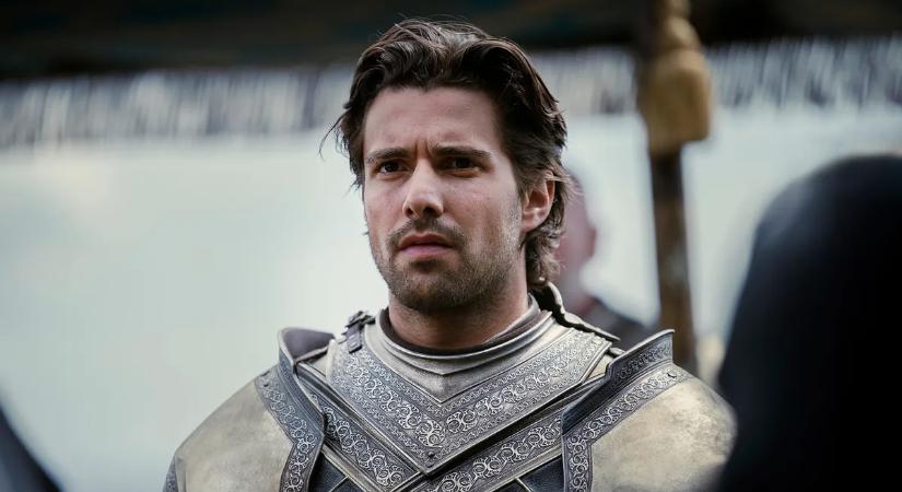 Elcsíptük a Sárkányok háza szépfiúját: ezt imádja a legjobban Magyarországban – Exkluzív interjú Fabien Frankellel!