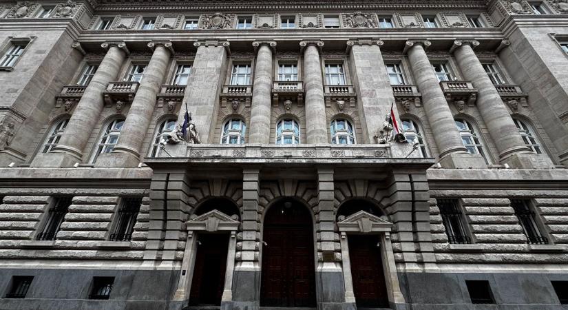 Itt az MNB kamatdöntése: az iráni háború árnyékában üléseztek Varga Mihályék