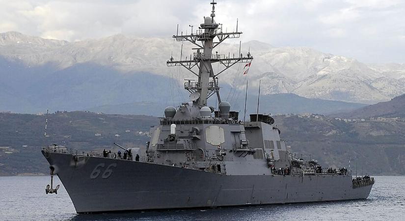 Kifutott a vízre az amerikai haditengerészet elrettentő rombolója