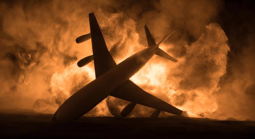 Lezuhant egy repülő, közel hetvenen meghaltak