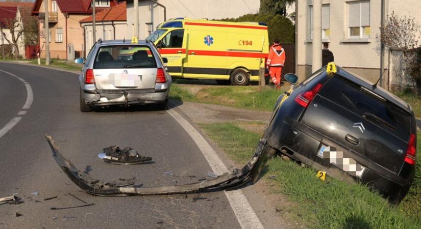 Videó: súlyos baleset történt a reggeli órákban - két autó ütközött össze