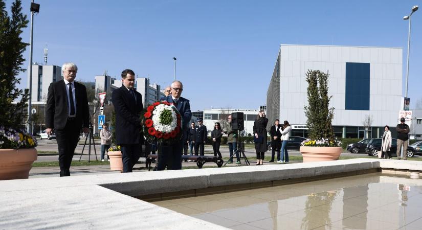 Koszorúzás Győrben: vízkészleteink végesek, vigyáznunk kell rájuk - Képgaléria