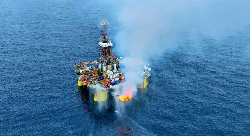 Valaki meggazdagodott Trump nagy bejelentése előtt: tovább növekszik az olajbotrány