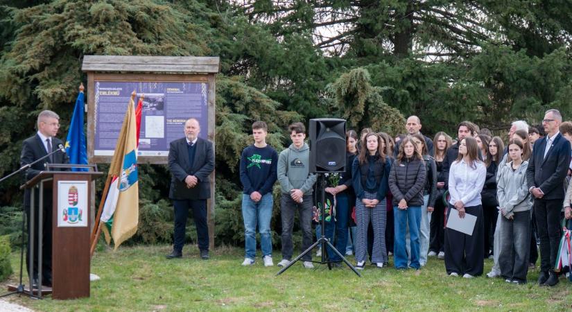 Az egykori téglagyári táborban mártírhalált halt munkaszolgálatosokra emlékeztek Kőszegen