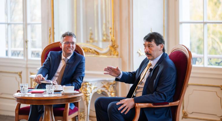 Áder János leült kávézni Hankó Balázzsal, és az elnöksége titkairól beszélt