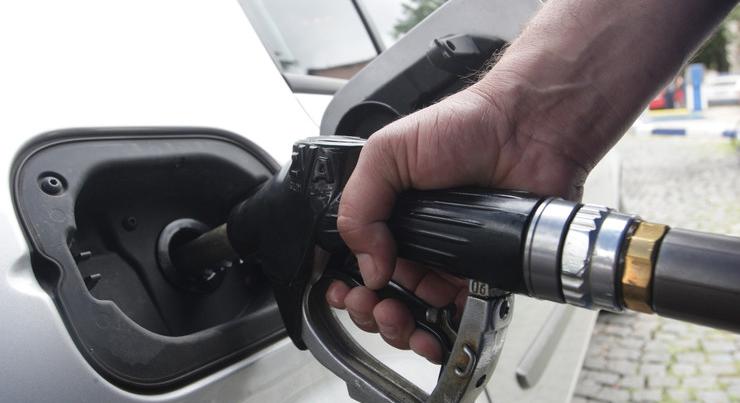 A benzinkutak egy része megszünteti a kedvezményeket a lakosság számára