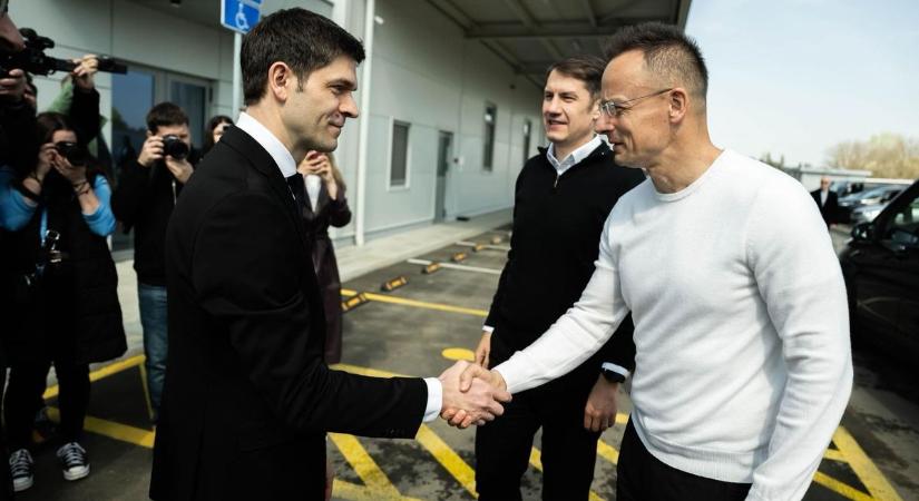 Szijjártó Péter: a vajdasági magyarok egyedül a jelenlegi nemzeti szuverén kormányra számíthatnak (videó)