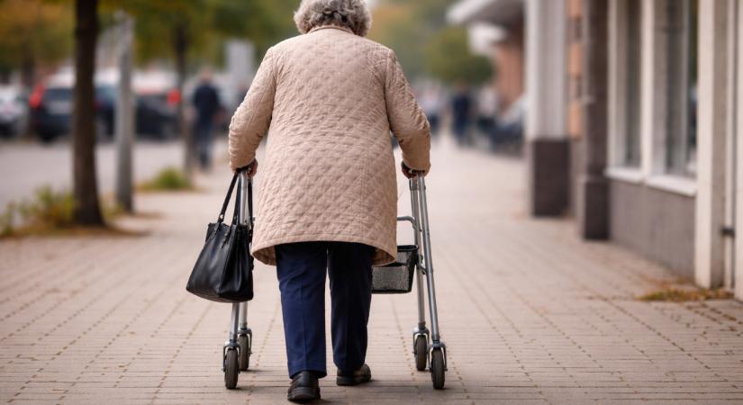 Járókeretes nénit rabolt ki egy hajdúböszörményi férfi – ennyit “zsákmányolt” a 20 centis késsel