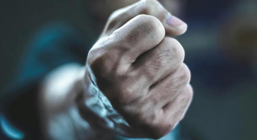 Brutális verés Monornál: autósok támadtak egy kerékpáros házaspárra