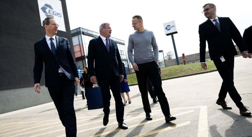 Szijjártó Péter: „Ilyen az, amikor a gazdaságpolitikának leér a lába a földre”