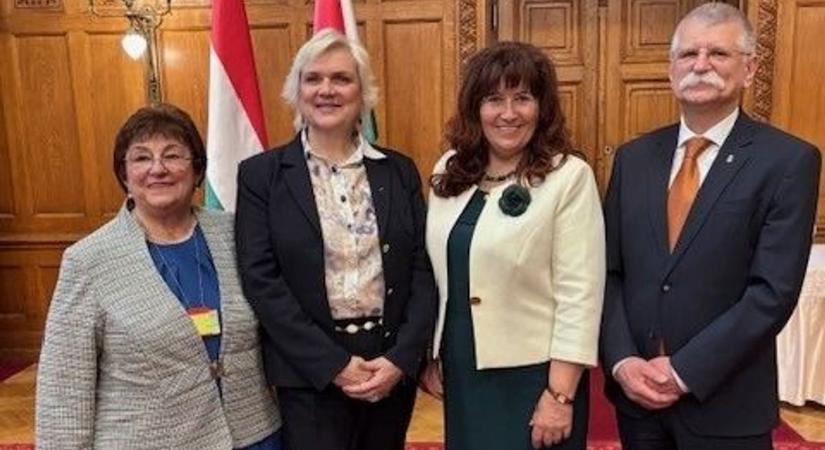 Rangos elismerést kapott Miskolc alpolgármestere a Parlamentben – ezért díjazták (képekkel)