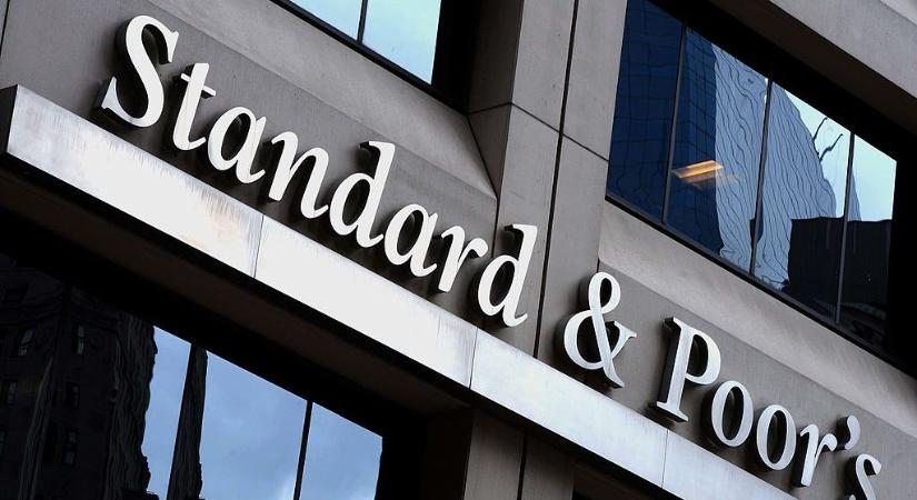 Rossz hírt közölt a hitelminősítő: bóvliba kerülhet Magyarország a választás után