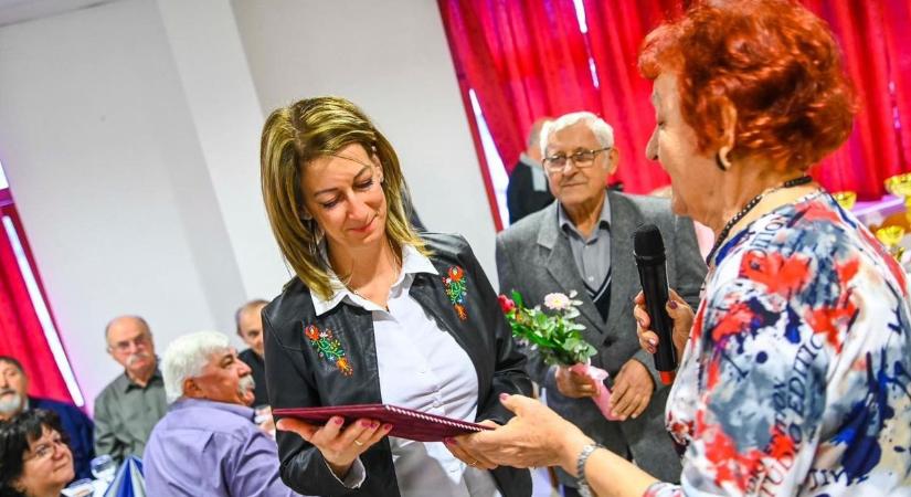 Váratlan elismerés! Tiszteletbeli székellyé fogadták a képviselőt