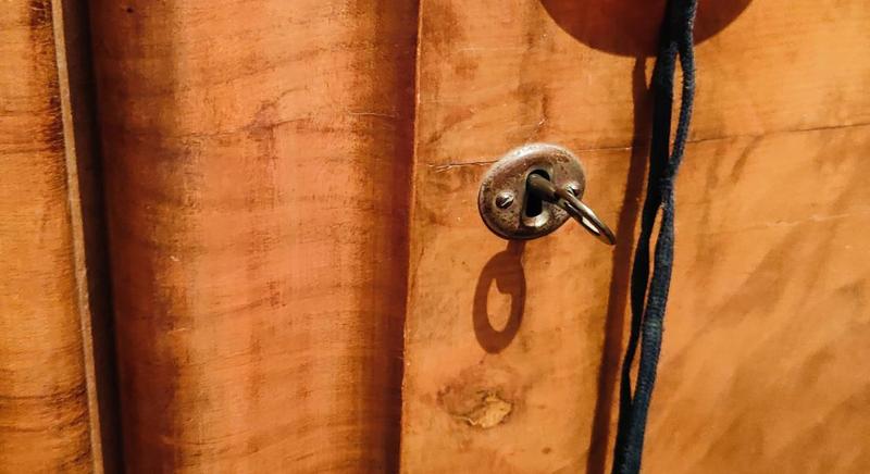 Milliókat loptak attól, aki segített rajtuk